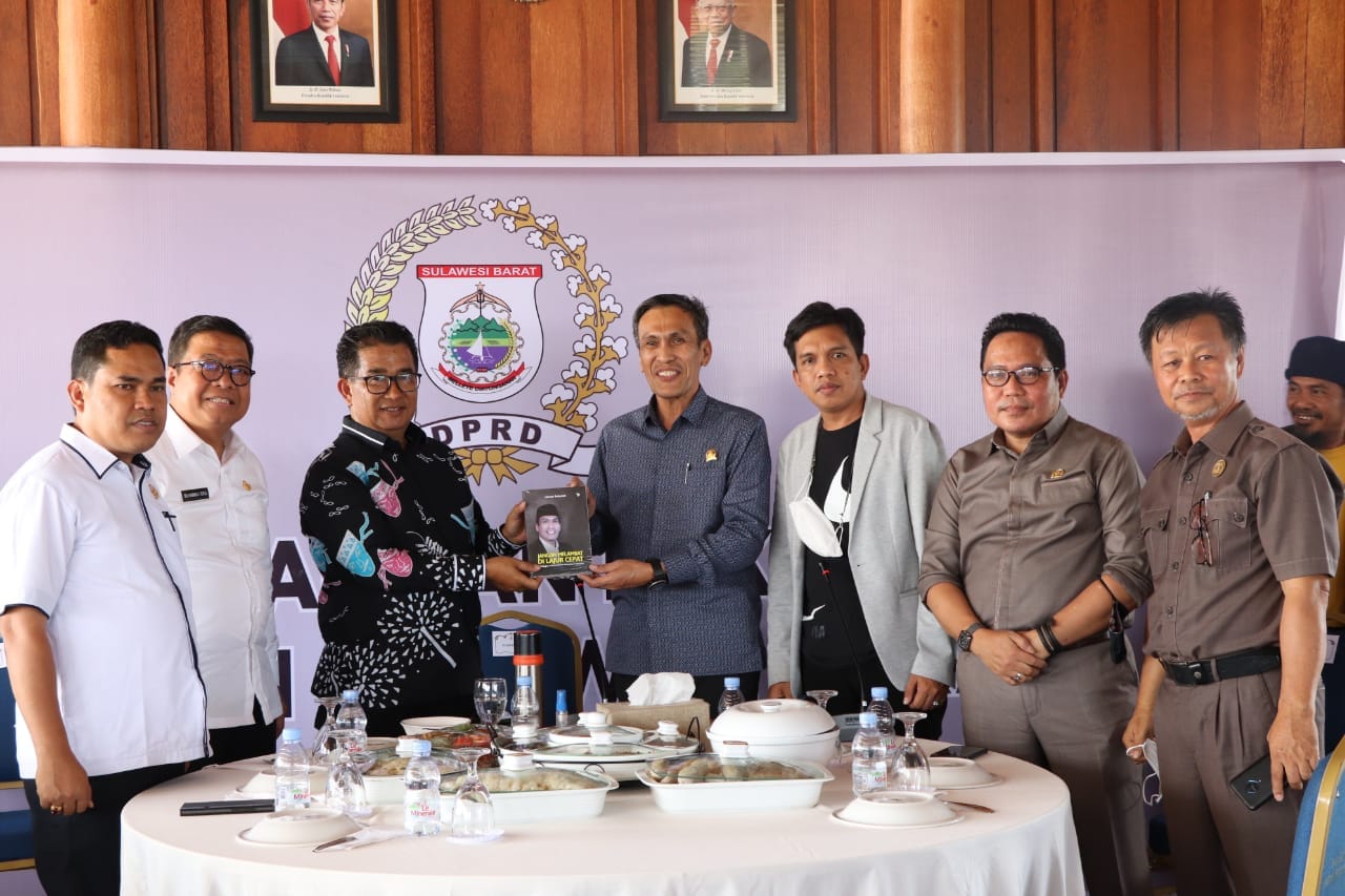 Pj Gubernur Bersilaturrahmi dengan DPRD Sulbar, Pimpinan Dewan Harap Komunikasi Semakin Baik ke Depan